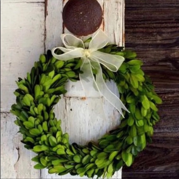 Boxwood Wreath - Picture 4 of 7
